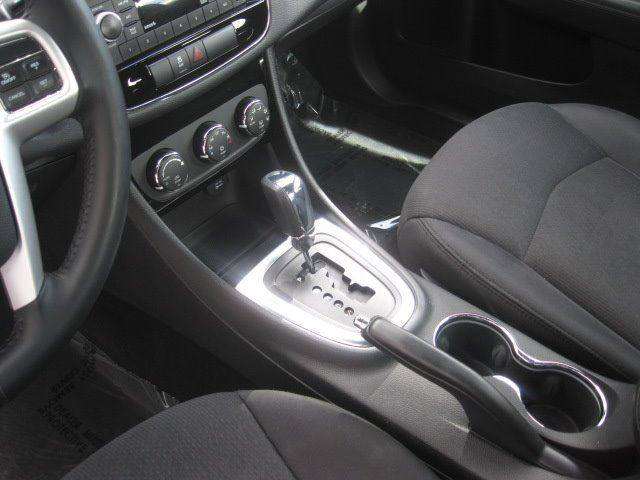 2013 Chrysler 200 Touring 4dr Sedan